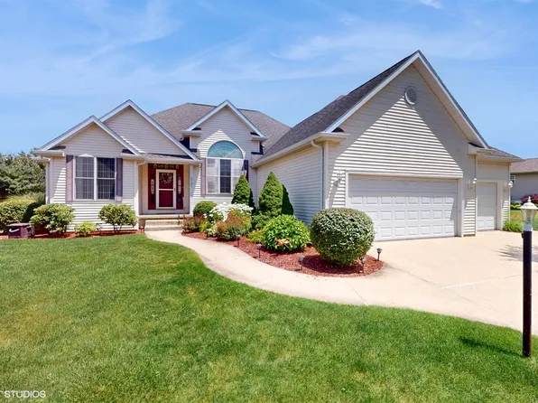 795 E Sportsman Ln, La Porte, IN 46350