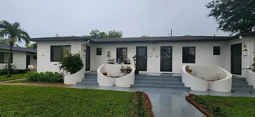 1 bed, 1.0 bath, 985 sqft, $1,800 — Photo 1