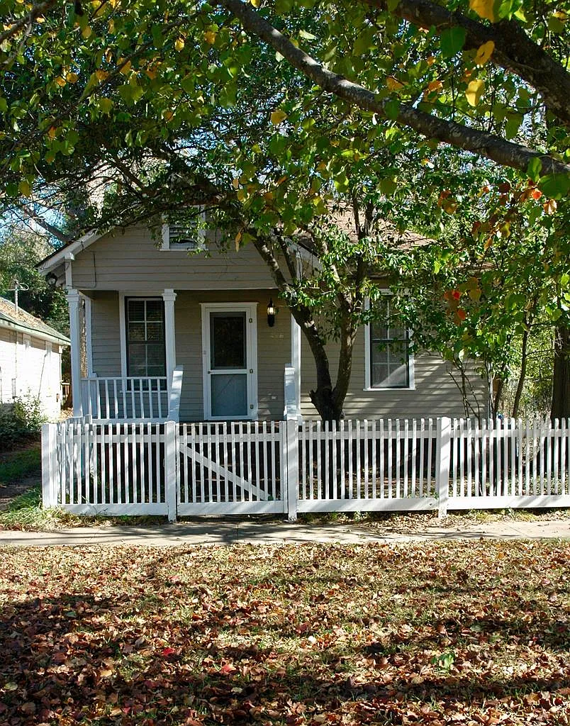 436 1st Ave photo 1