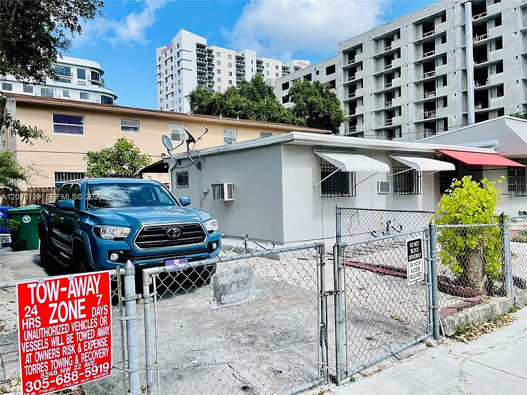 1445 NW 16th Ave #1447 — Photo 9