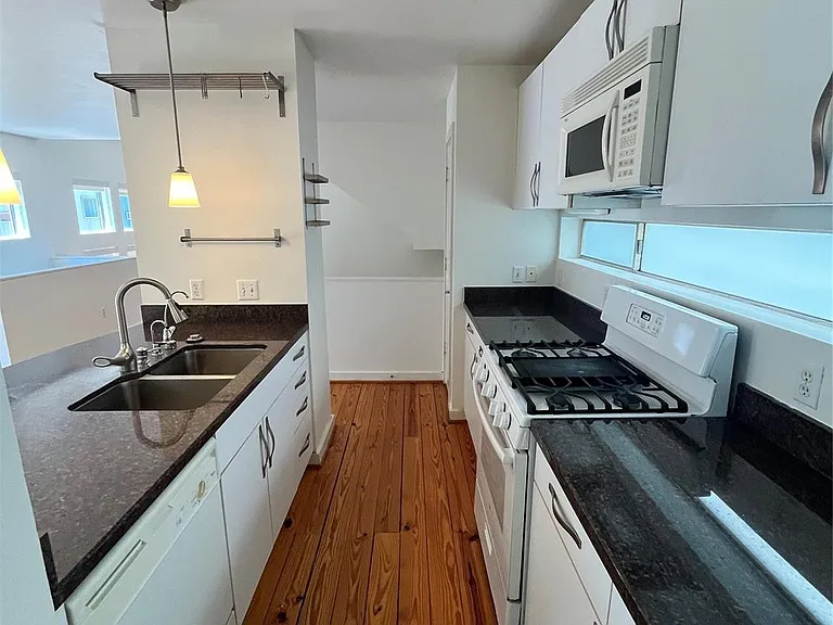 1315 Buckner St — Photo 11