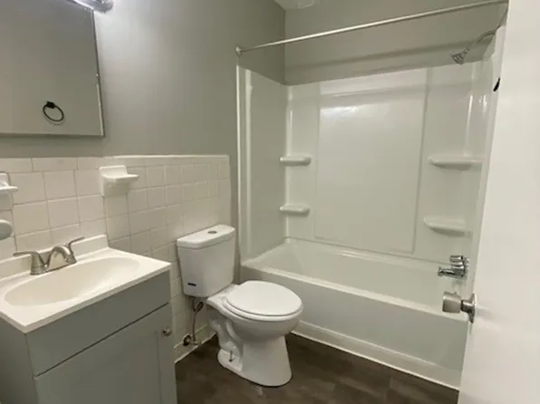 Flats at the Pike, 1501 Washington Pike, Knoxville, TN 37917