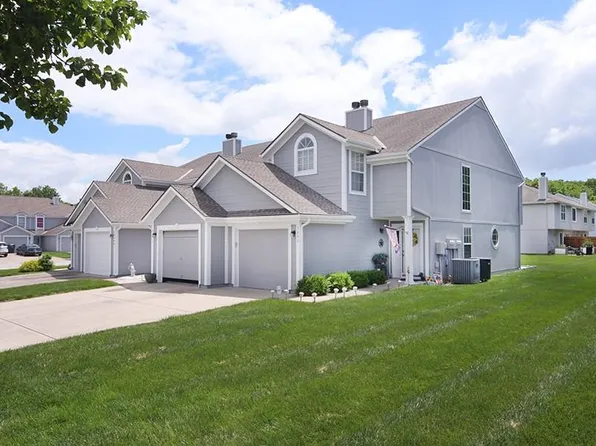 5850 NW Plantation Ln, Lees Summit, MO 64064