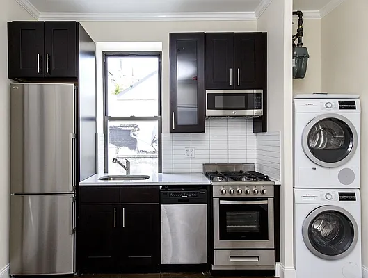 Rented by Icon Realty Management | media 13