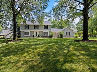 1586 Foxham Dr, Chesterfield, MO