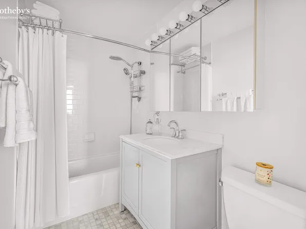 310 East 46th Street image 8 of 11