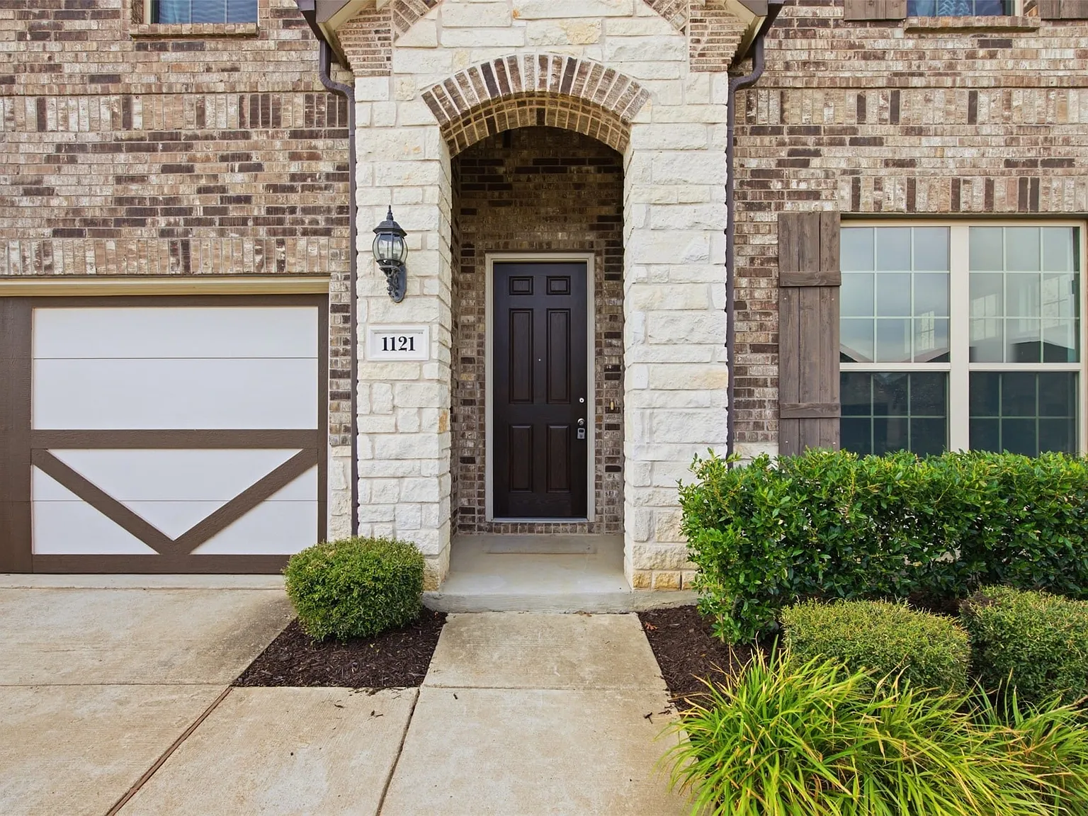 3 bed, 2.5 bath, 2695 sqft, $3,200 — Photo 3