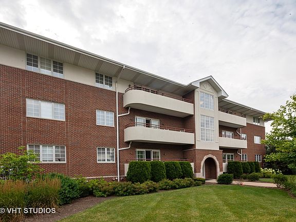 3rd image of 706 W 63rd St Unit 203