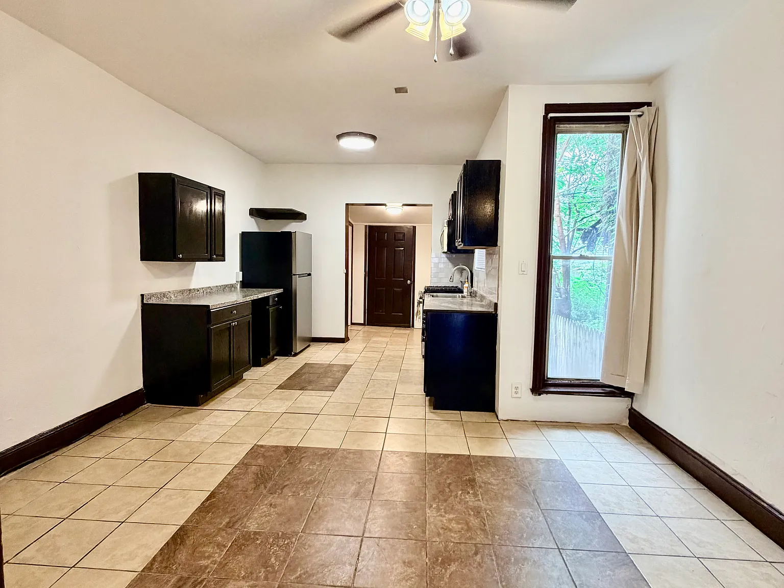 Available Now - Pet-Friendly 3-Bedroom Home in West Parkside — Photo 4