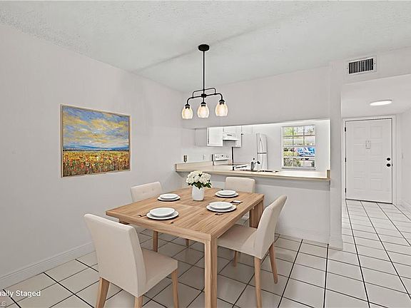 4th image of 1704 Kings Lake BLVD #105