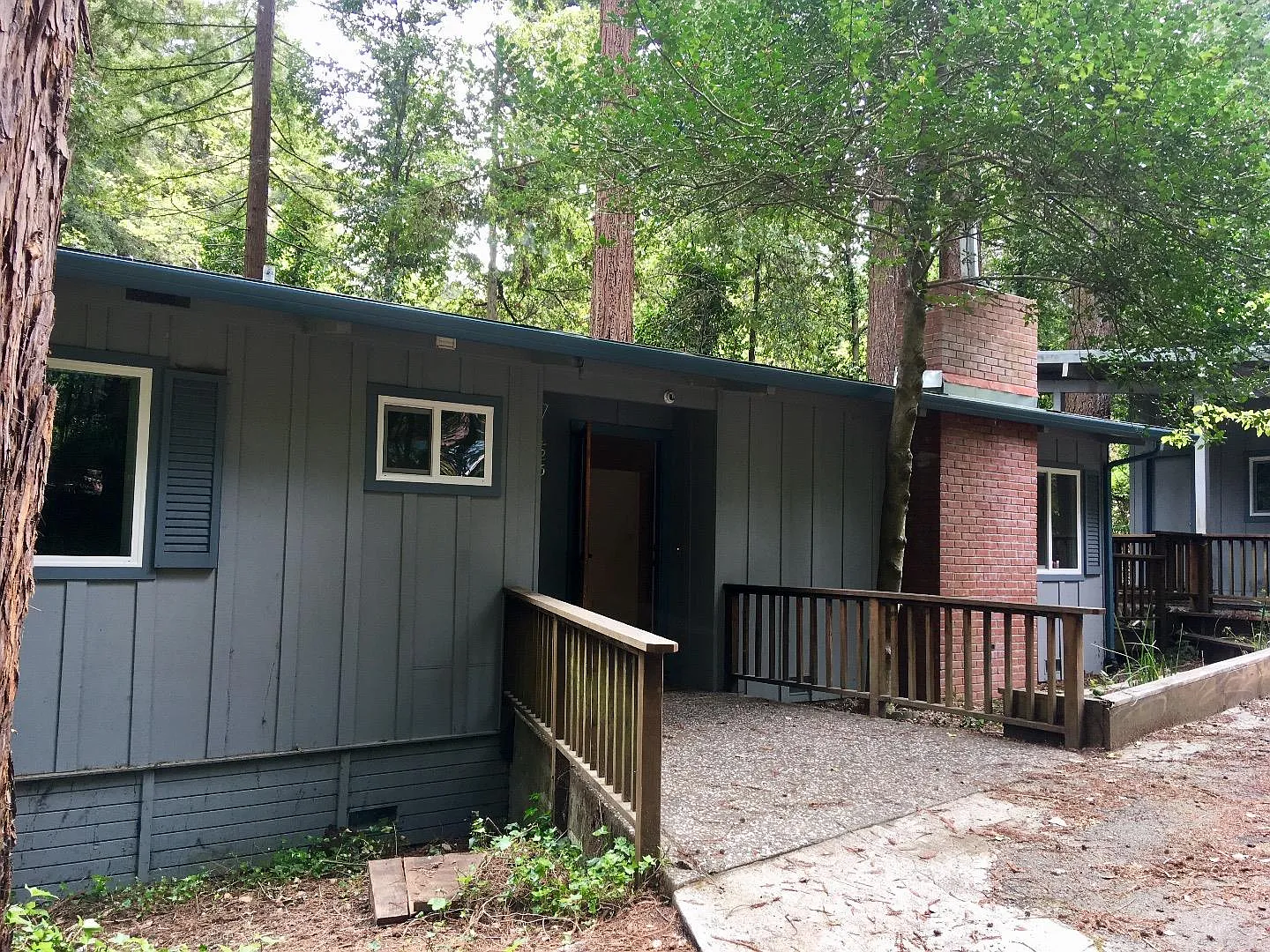 225 Brook Ln photo 1