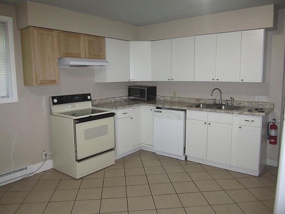 3rd image of 408 1/2 W 2nd St