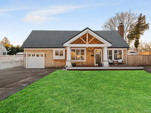 60 Pickwick Lane, North Babylon, NY 11703