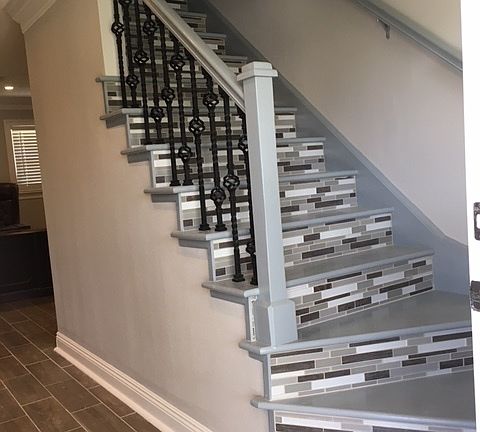 STAIRS/ENTRYWAY