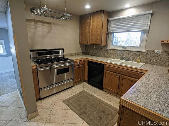 3rd image of 136 N 8th Ave