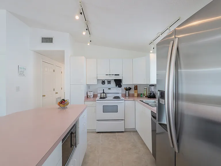 2804 Avenue C — Photo 8