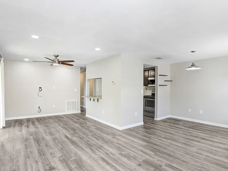 137 Hunter Lake Dr #C — Photo 3