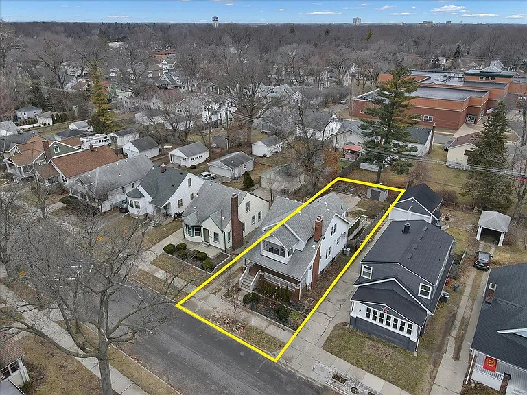 271 E Woodland St — Photo 54