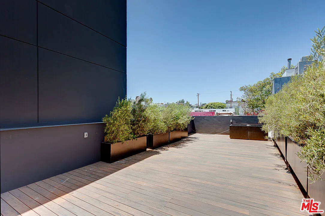 3 bed, 3.5 bath, $12,500 — Photo 4
