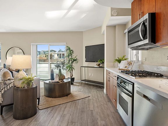 5th image of 550 15th St Unit 609