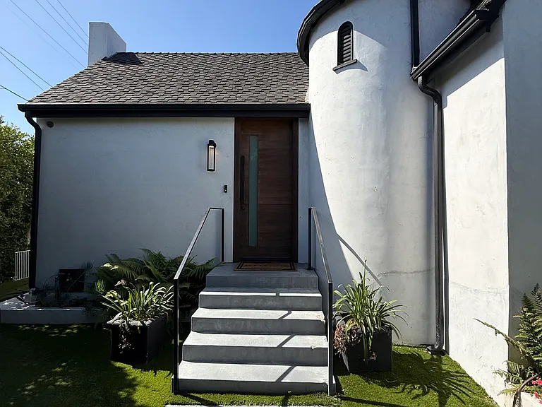 8700 Dorrington Ave — Photo 8