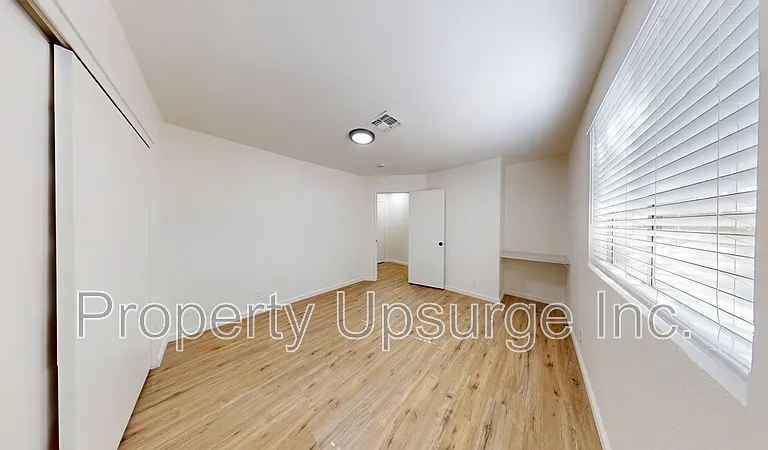 1450 Victor Ave #B — Photo 9