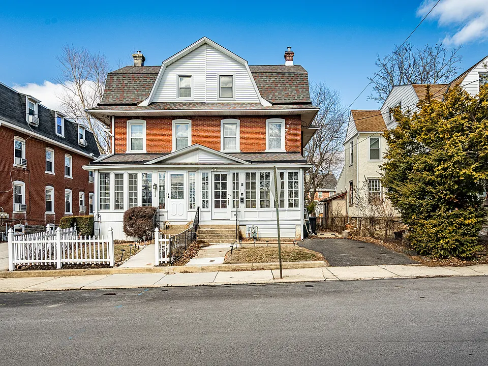836 Cricket Ave