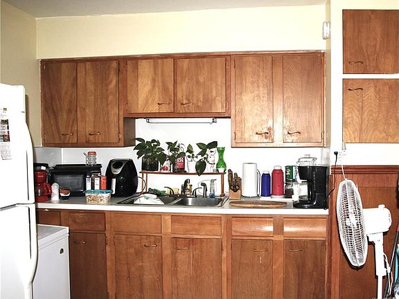 4th image of 39 Gallatin Ave