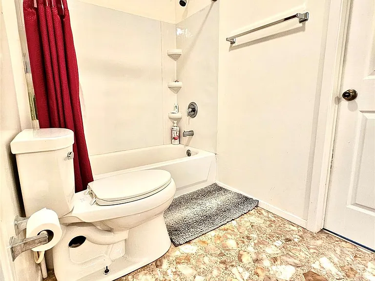 2104 Galveston Ave — Photo 10