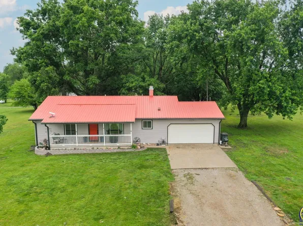3373 Parkview Dr, Vassar, KS 66543