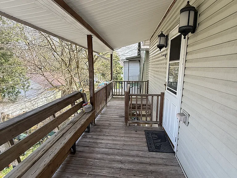Thorn St — Photo 1