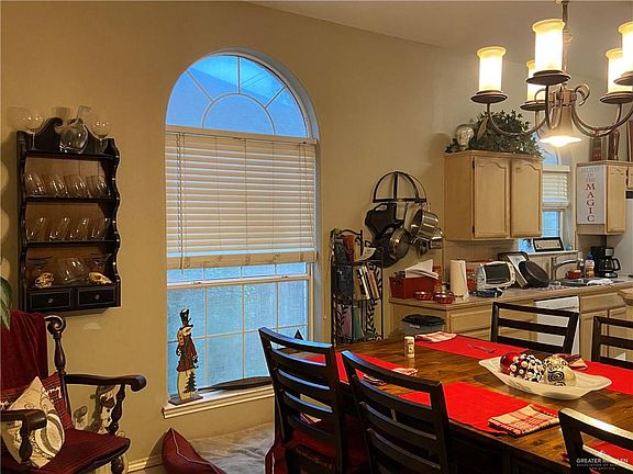 4th image of 3304 Valle Cir