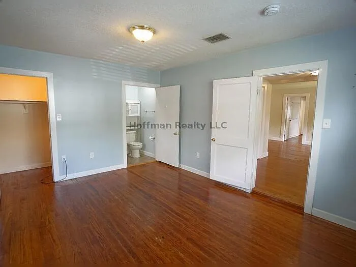 3 bed, 2.0 bath, 1275 sqft, $2,100 — Photo 3