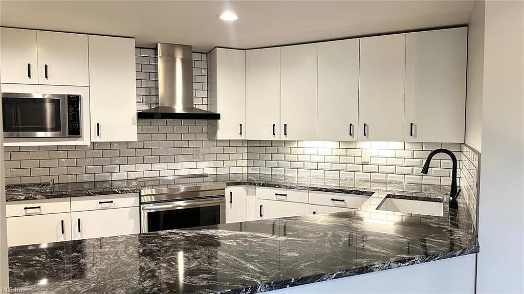 2 bed, 2471 sqft, $3,250 — Photo 2