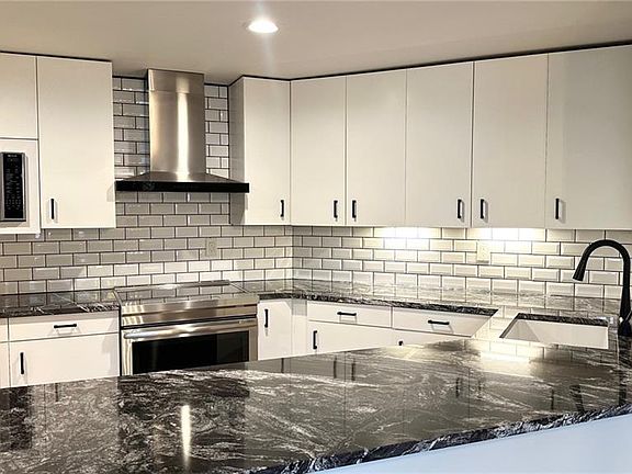 2nd image of 2337 W 11th St APT 6