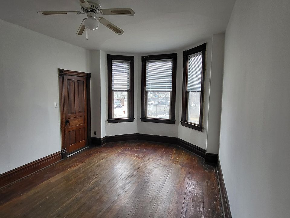 2nd image of 1507 N Elston Ave APT 2F