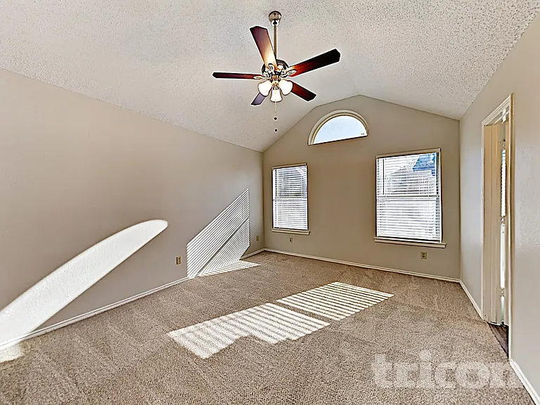 2851 Linden Ln — Photo 7