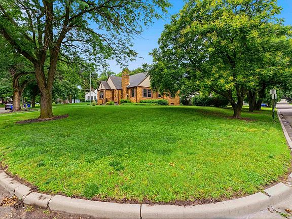 5th image of 610 Crestview Dr