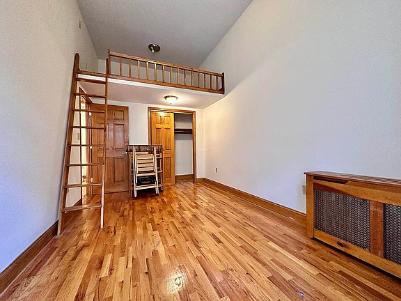 4th image of 318 W 105th St #2