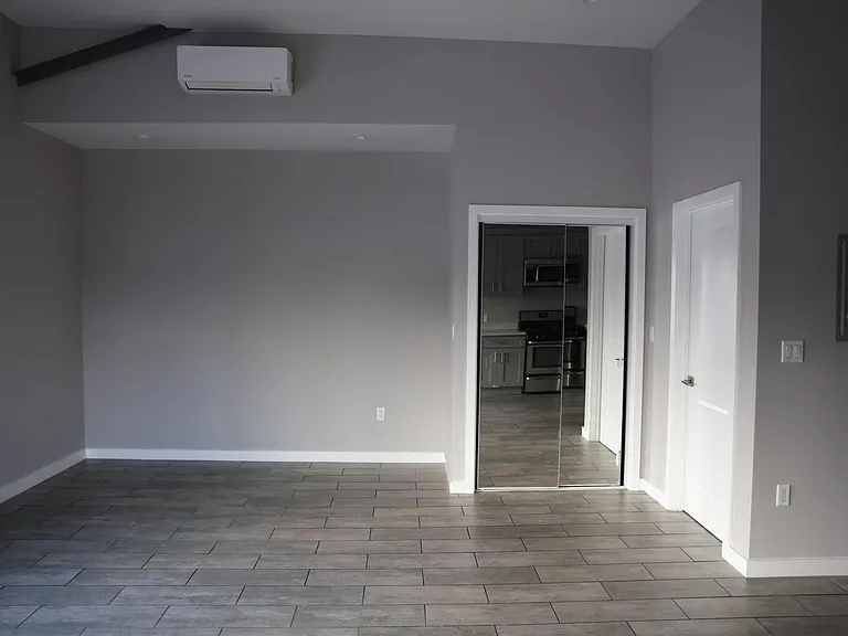 5001 Melrose Ave — Photo 6