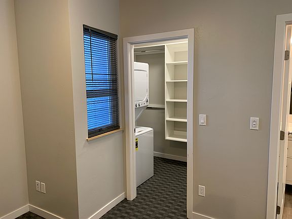 5th image of 227 E 14th St #204