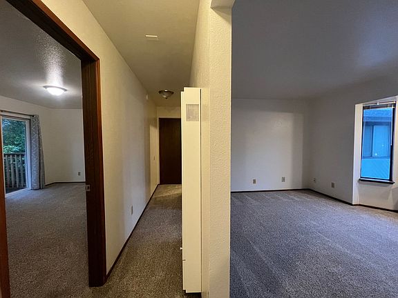 3rd image of 1865 Myrtle Ave #4
