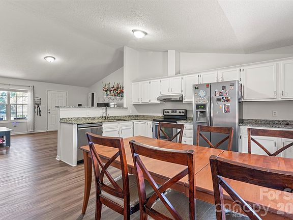 4th image of 1009 Braxton Dr