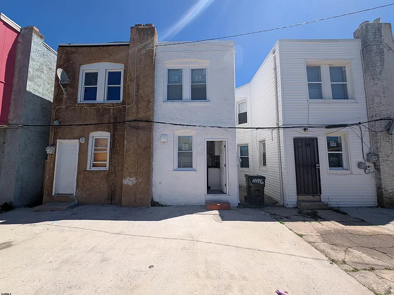 1056 N Ohio Ave — Photo 18