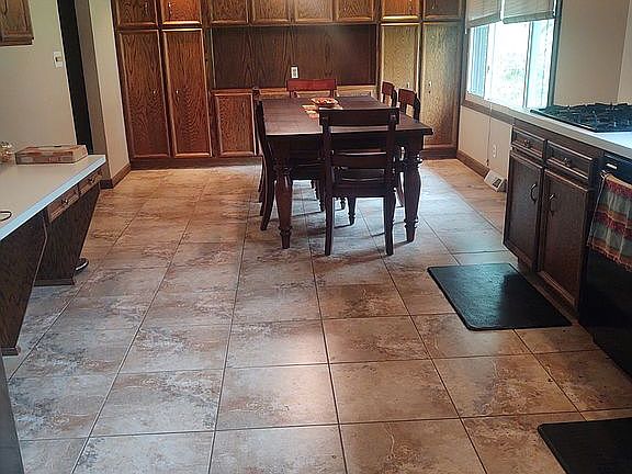 5th image of 8635 Carmichael Dr