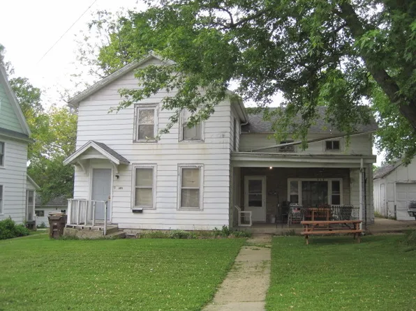 410 W Locust St, Polo, IL 61064