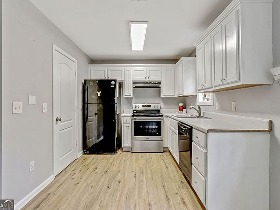 3rd image of 54 Taylorsville Rd