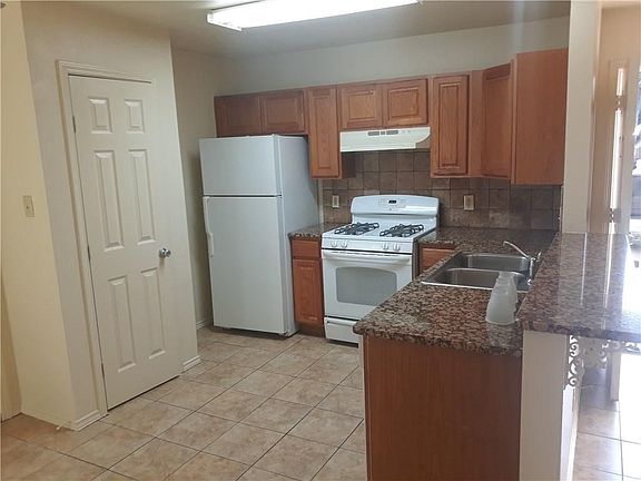 2nd image of 402 Algerita Dr APT B