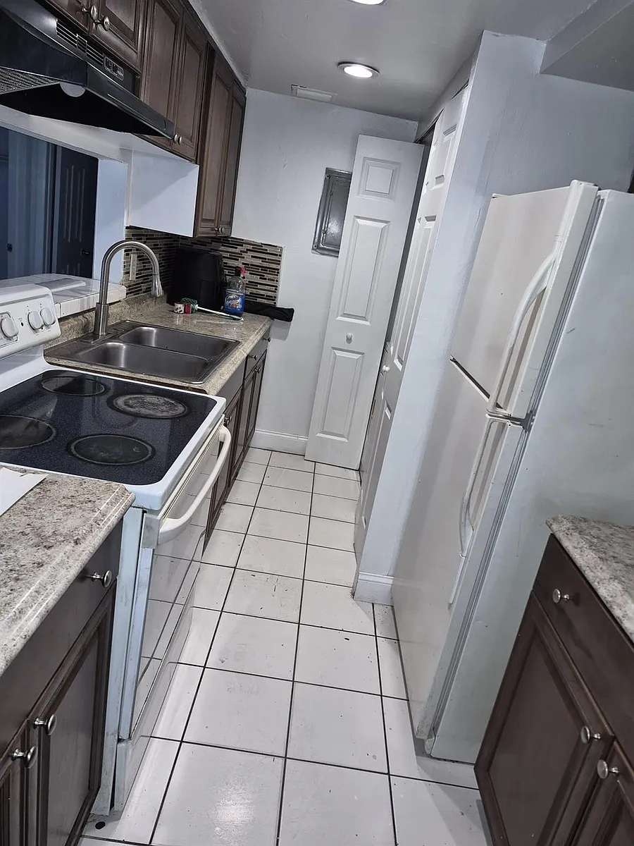 Building Photo - 4455 Treehouse Ln #15B