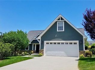 20 Regent Dr, Fletcher, NC 28732